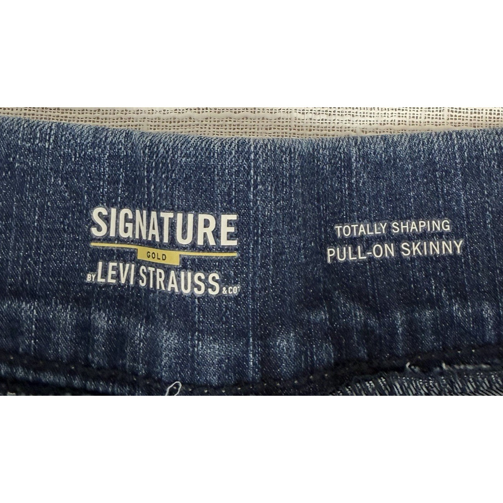 Signature Levi Strauss Gold Label Women's Sz 18M Jeans Totally Shaping Pull-On - Picture 5 of 10